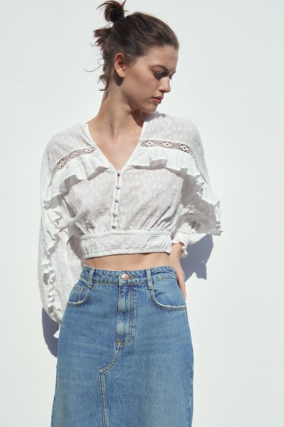 RUFFLED TOP WITH LACE TRIMS
