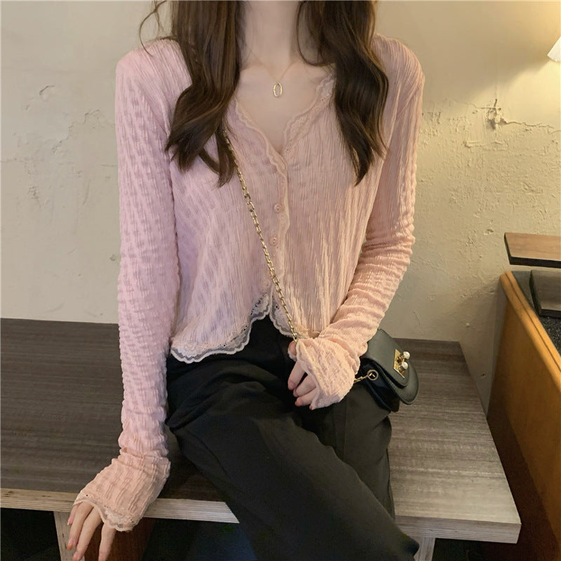 Korean version of the V-neck lace edge shirt