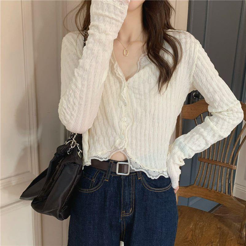 Korean version of the V-neck lace edge shirt